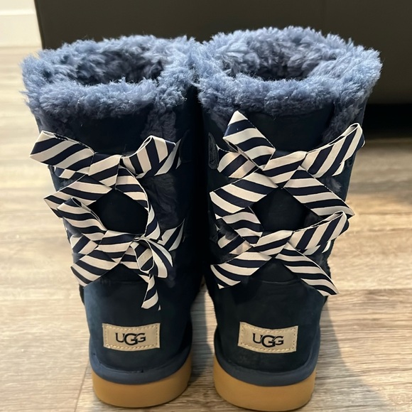 Navy Blue UGG boots with bows. Size 8 in women’s. Only worn twice. - Picture 1 of 4